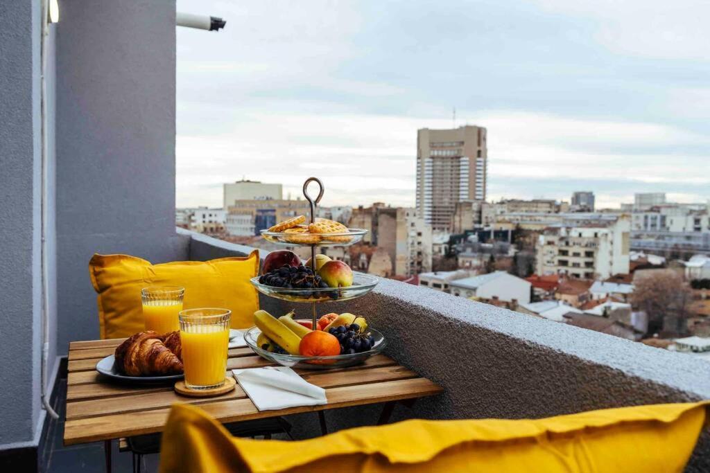 Stunning Views - Top Location - Netflix + Balcony Bucharest Exterior photo