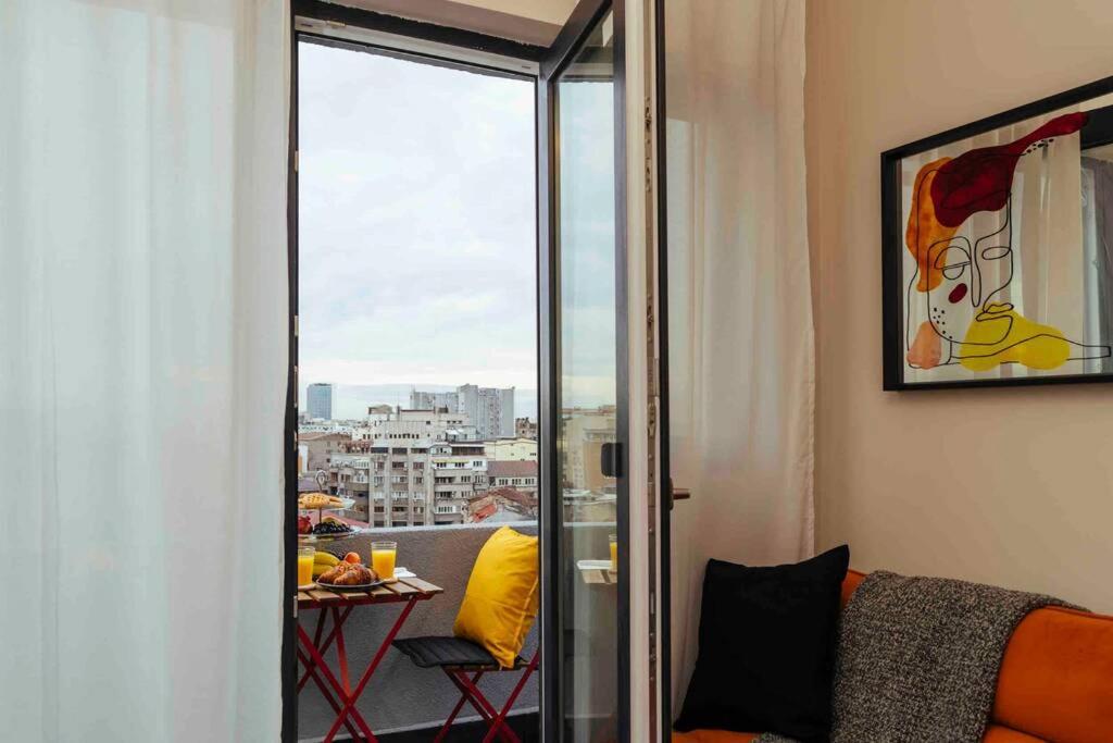 Stunning Views - Top Location - Netflix + Balcony Bucharest Exterior photo