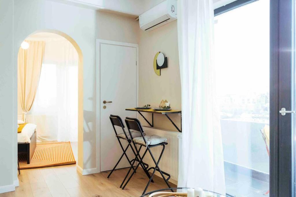 Stunning Views - Top Location - Netflix + Balcony Bucharest Exterior photo